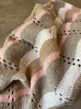 Carica l&#39;immagine nel visualizzatore di Gallery, Plaid tricot rigato rosa
